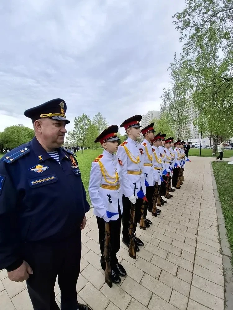 🔥В самый главный праздник нашей страны, в День Великой Победы, состоялся парад кадет у мемориала Защ