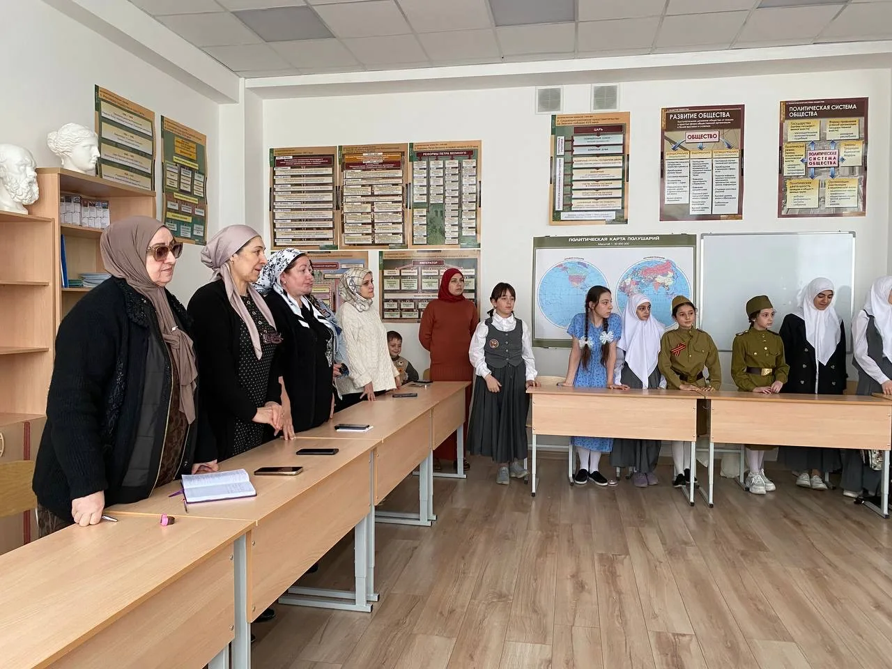 🏫В ГБОУ «СОШ №11 с.п. Инарки им. А. Т. Картоева» прошло мероприятие «Память сердца», п...