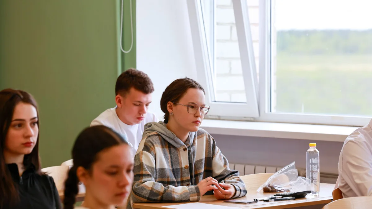 Одиннадцатиклассники НАО сдали экзамен по информатике

ЕГЭ по информатике выбрали 53 выпускника.

Ка