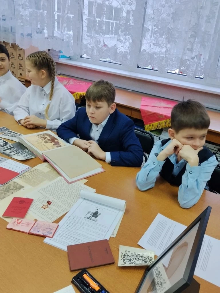 23 марта в 4г классе в рамках внеурочного занятия «Разговоры о важном» был организован музейный урок