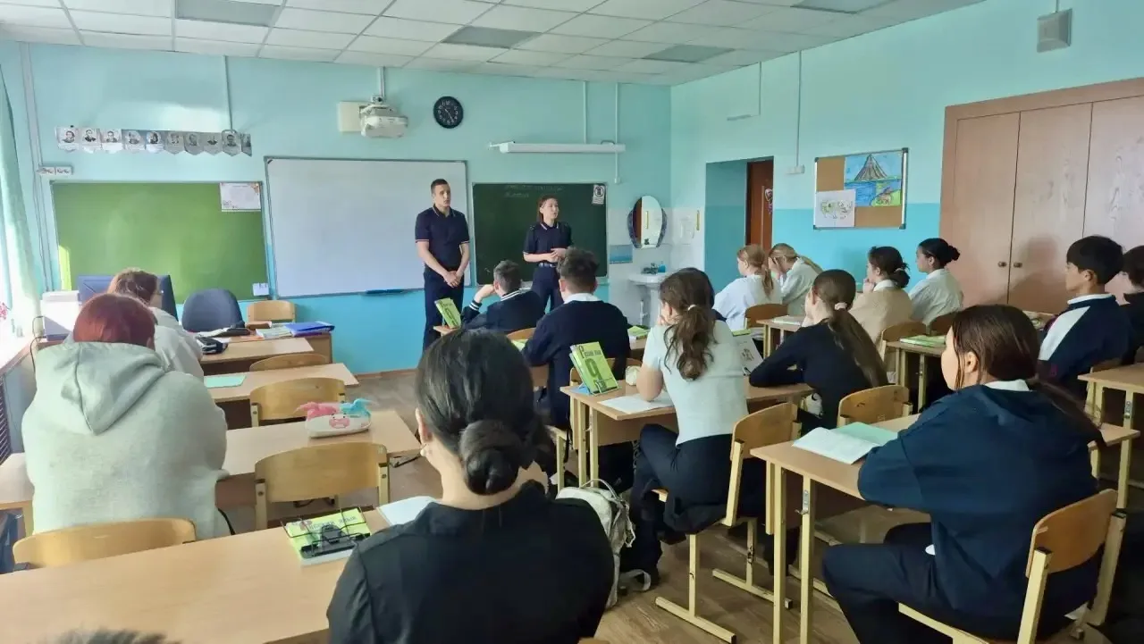 В сентябре учащиеся 8–11 классов встретились со старшим инспектором ПДН ОП №1 УМВД Росс...
