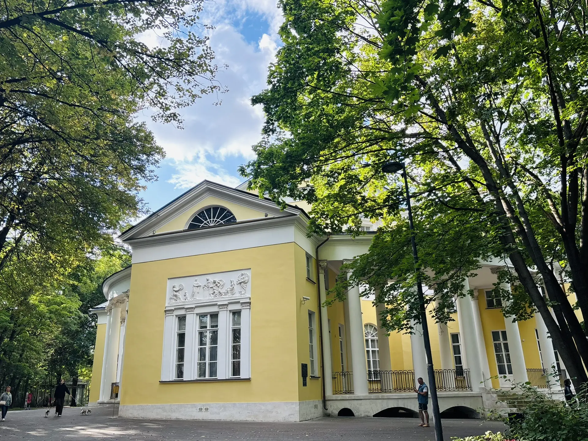 🎭 Гости Дурасова: как принимали важных людей в старой Москве