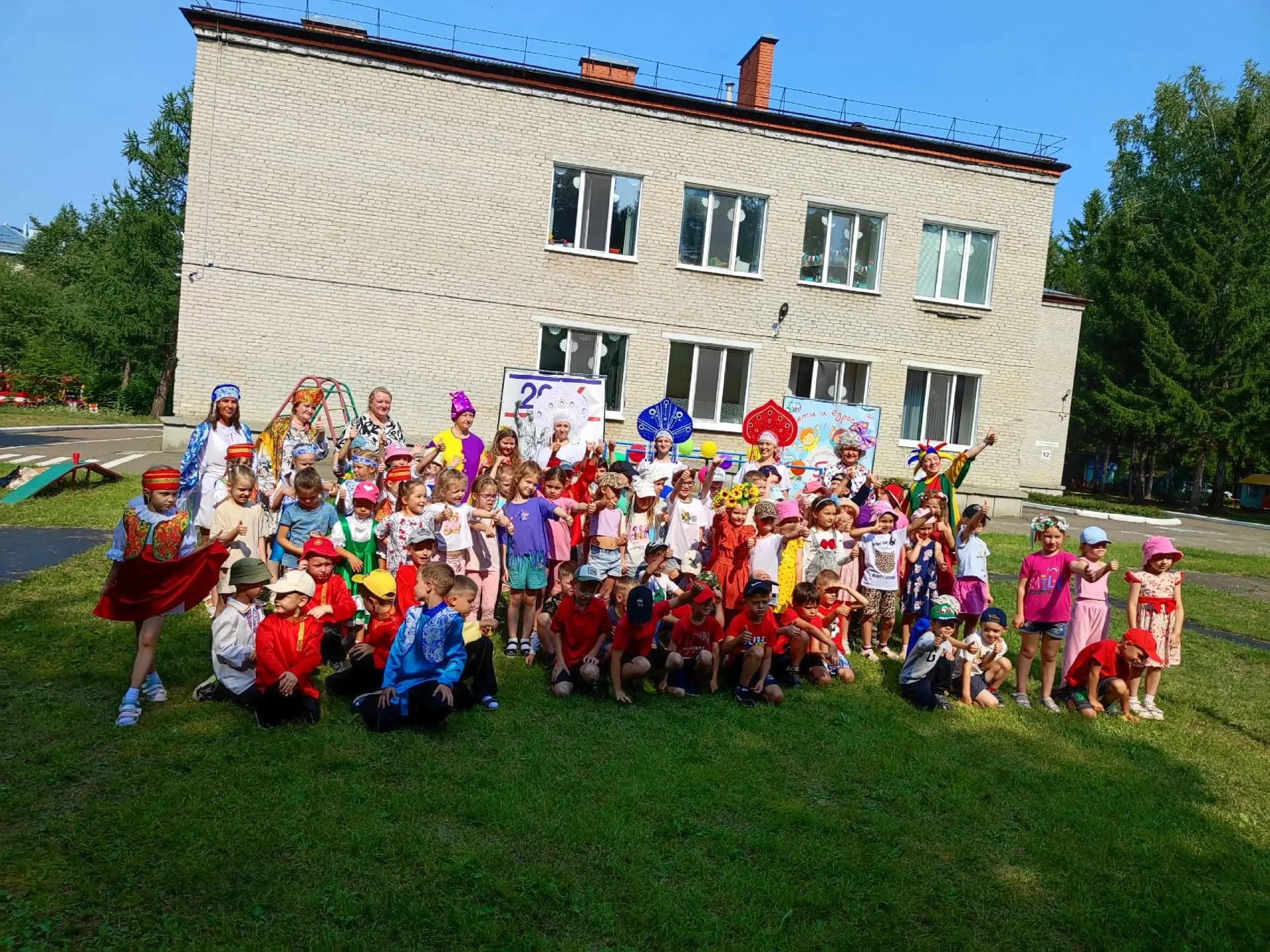 🎭 Наши «Солнечные зайчики» — на фольклорной сцене!

Сегодня наши маленькие артисты из группы «Солне