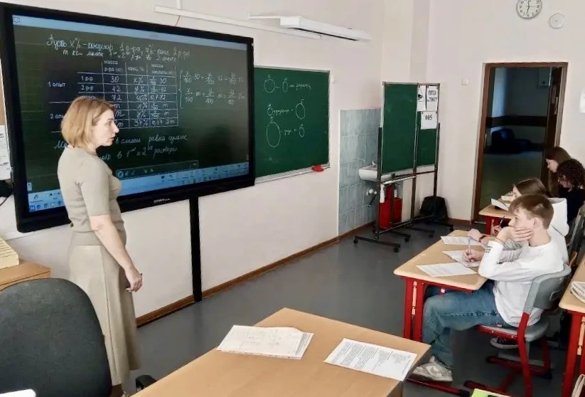 ГОТОВИМСЯ К ОГЭ  🎓 В корпусе на #Белозерская12 стартовали очередные каникулы «Сдаём математику на 10