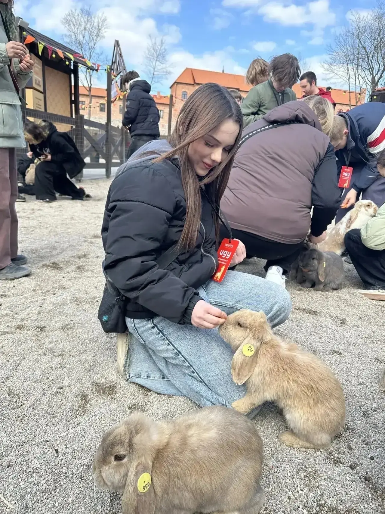 Каникулы начинаются с добра! 🥕🍃 Ученики 7В побывали в Парке Альпак. Говорят, что это место, где у ст