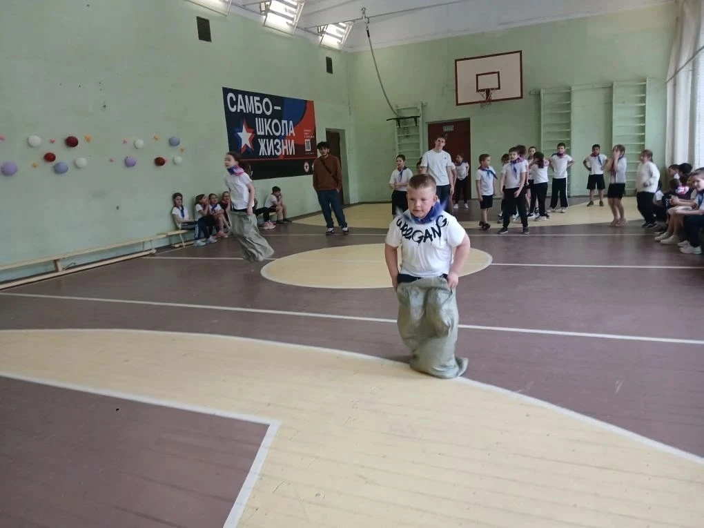 🏐 В нашей школе прошли спортивные мероприятия, посвящённые Дню Победы! 🎖️ Учащиеся приняли участие в