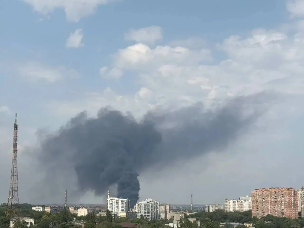 Под Краматорском, наш оператор дрона разглядел гражданское авто и прекратил атаку, граж...