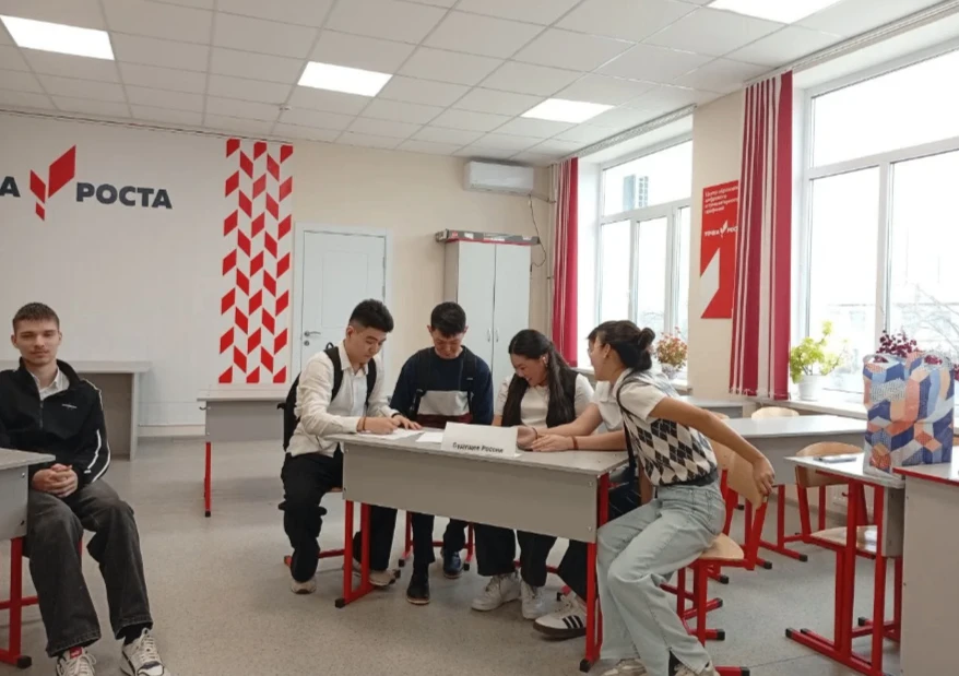 В рамках проведения Дня молодого избирателя Малодербетовская территориальная избирательная комиссия 