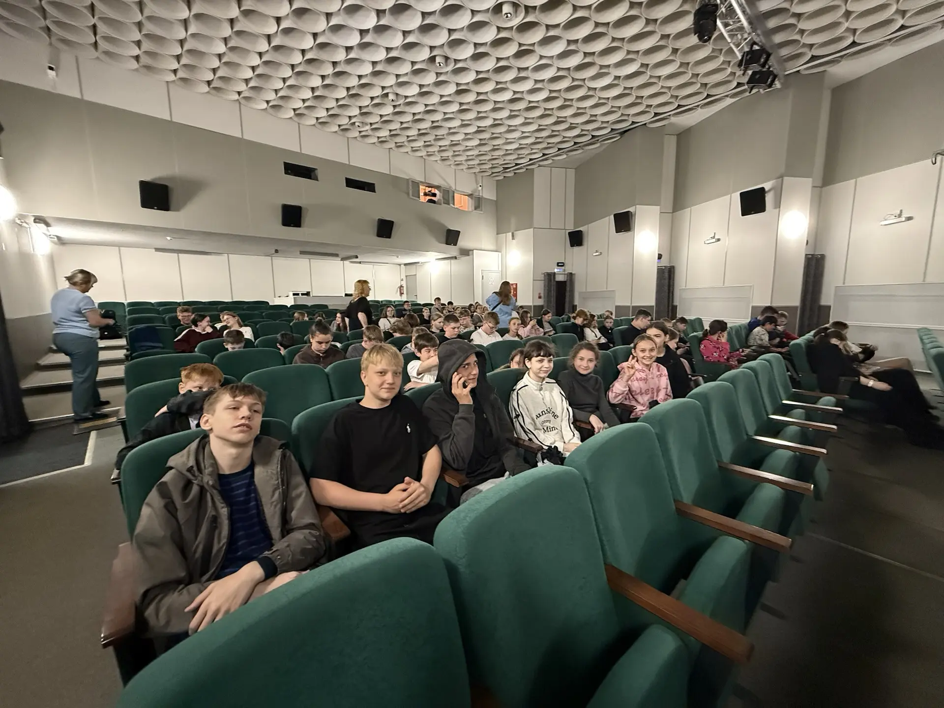 🎬 Кино, которое трогает до глубины души. 😢💔  Сегодня ученики 6-х классов посетили ГДК и посмотрели ф