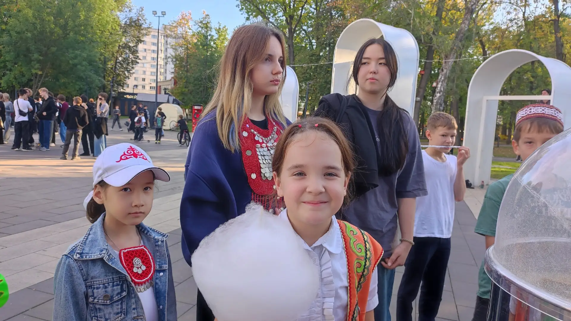 🎭 В парке «Демский» прошёл праздник национального костюма и единства