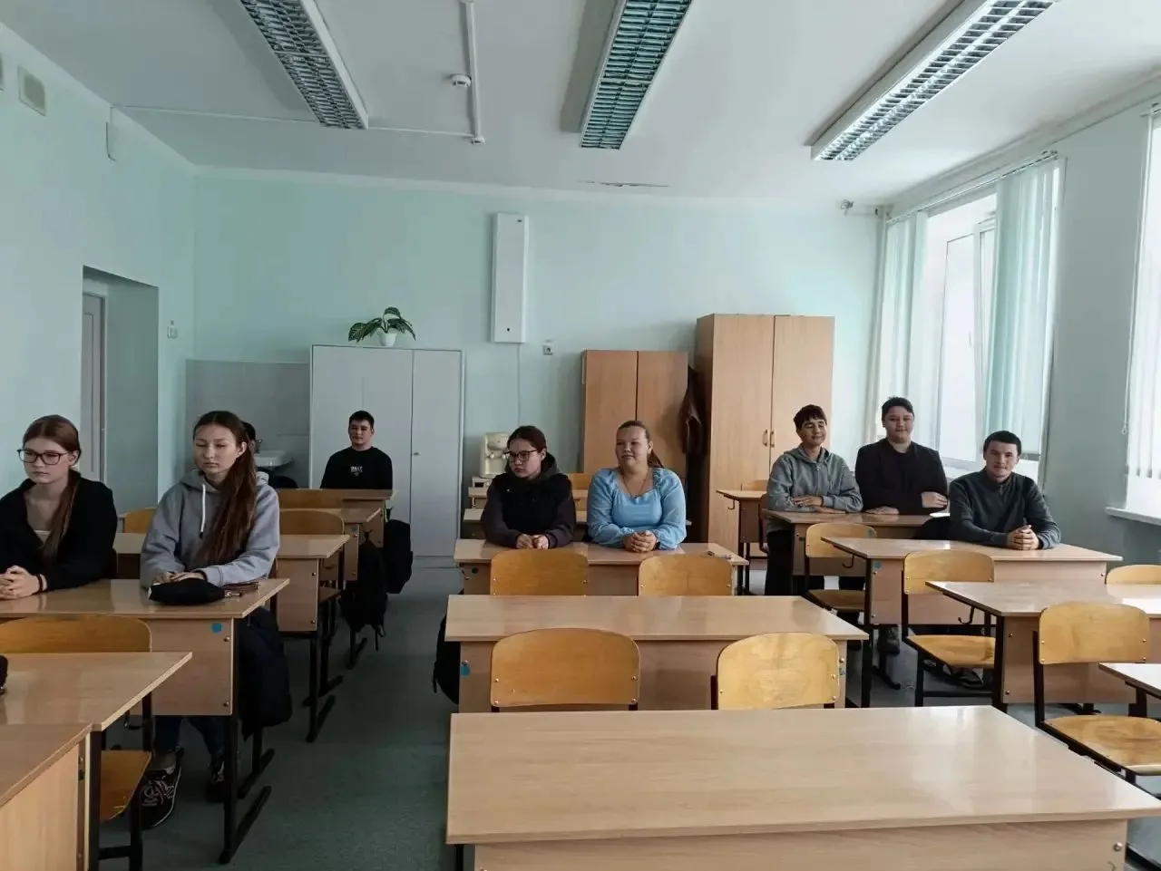 В лагере «Крепыши» отметили День российского кино. Утро началось с линейки, где отряды ...