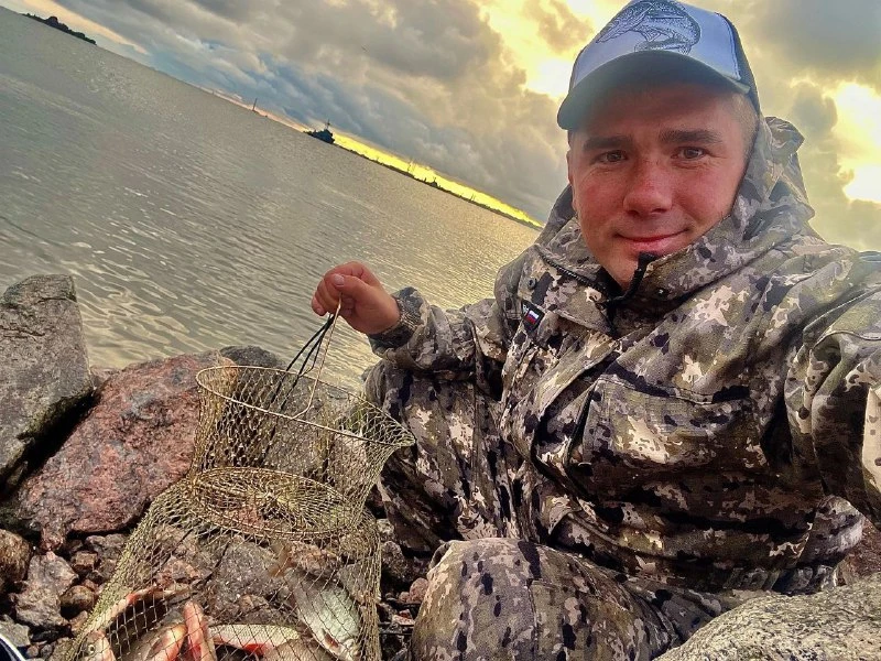 **Ночная рыбалка на дамбе с фидером**