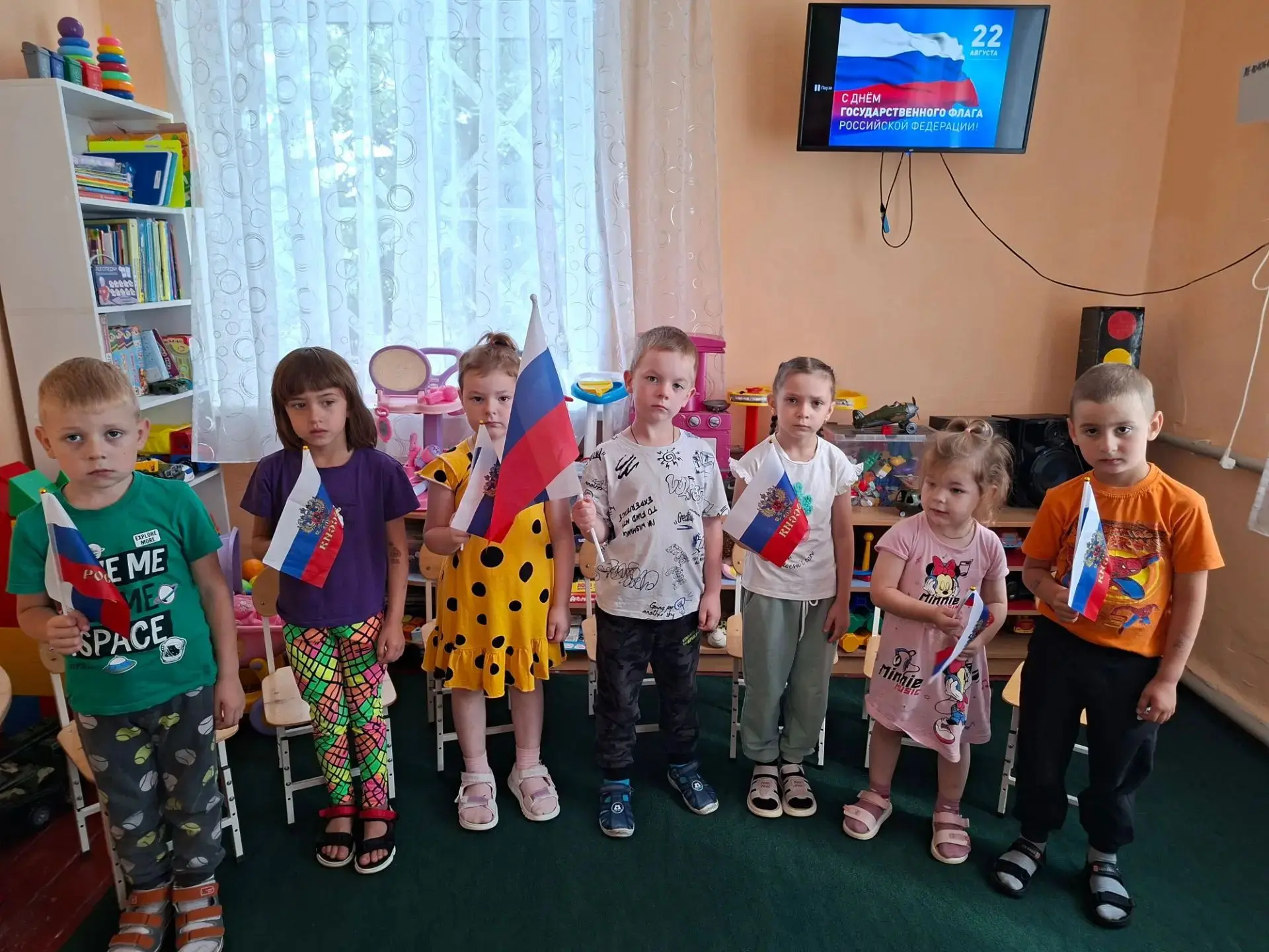 🇷🇺 Маленькие патриоты большой страны! Готовимся ко Дню Государственного флага России!