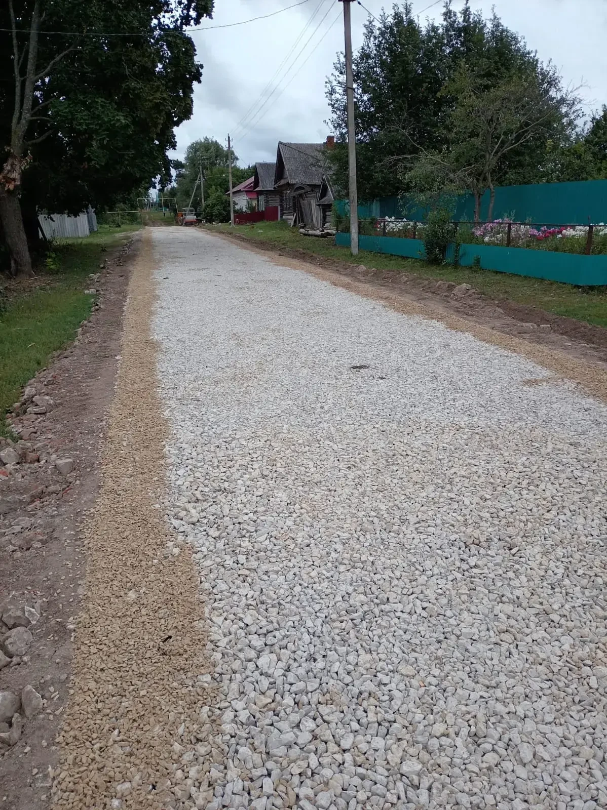 В деревне Лопово Карлыганского сельского поселения начался ремонт дороги по программе п...