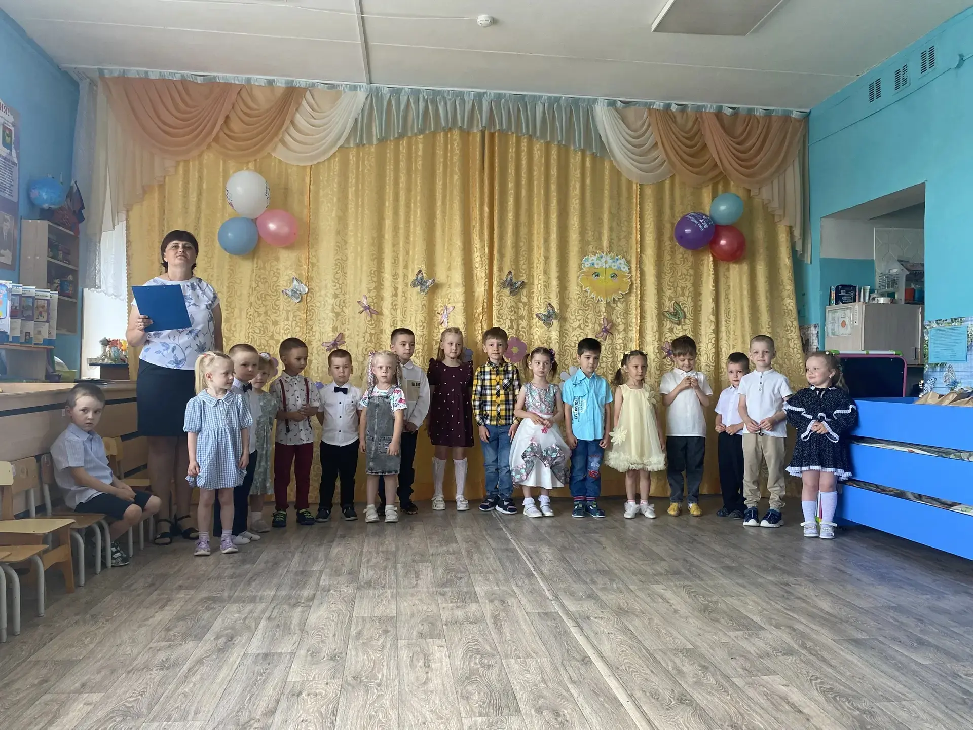 Завершение учебного года в группе "Ягодки" прошло под звуки весёлых песен и радостных улыбок. Праздн