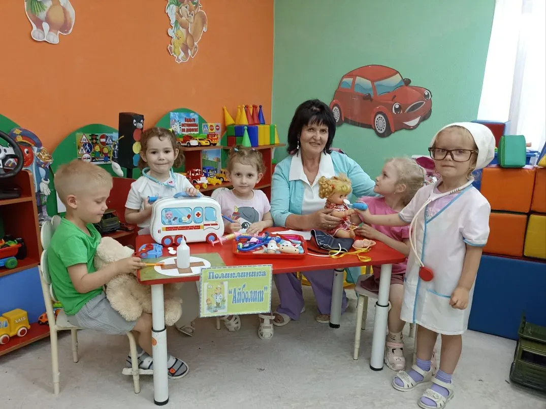 Воспитанники средней группы "Цветочки" познакомились с одной из самых сложных и ответственных профес