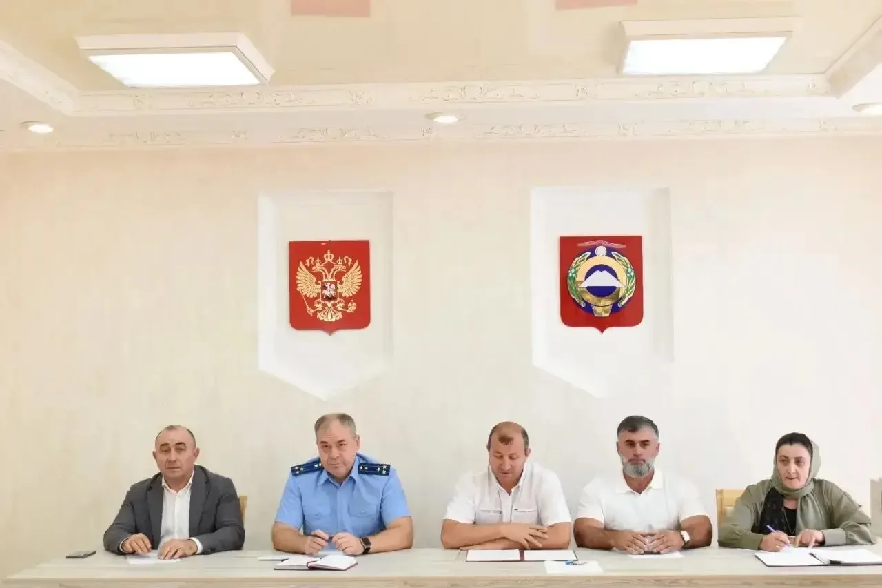 ⚡️ На заседании Совета Малокарачаевского района обсуждены вопросы готовности школ к нов...