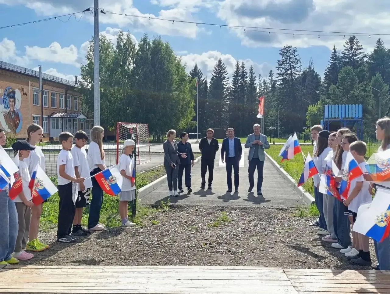 В палаточном лагере прошла «Классная встреча» с настоящими героями нашего края

В эти дни в палаточн