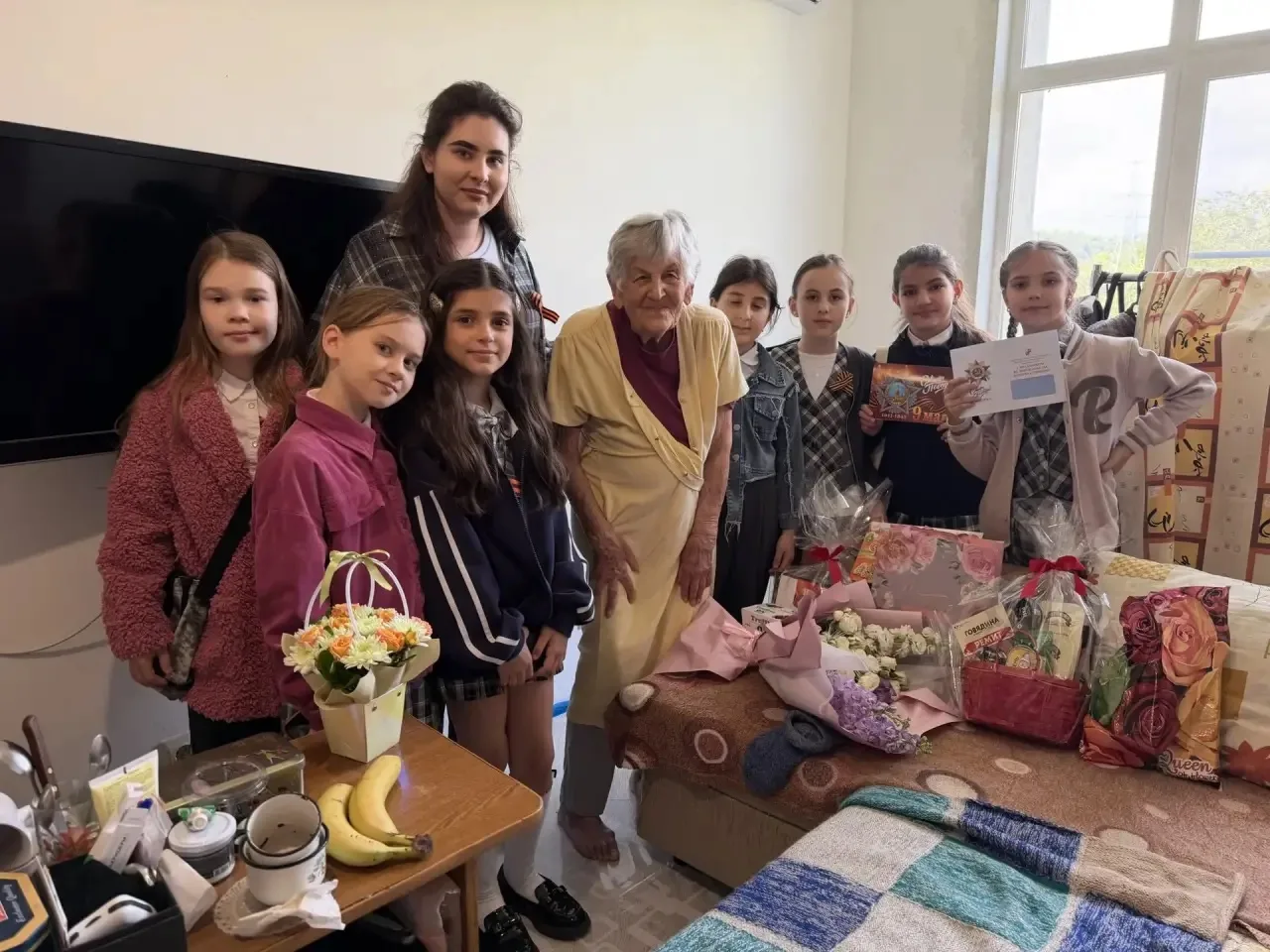 🌷 Ученики нашей школы поздравили ветеранов с наступающим Днём Победы!  Сегодня наши ребята с большим