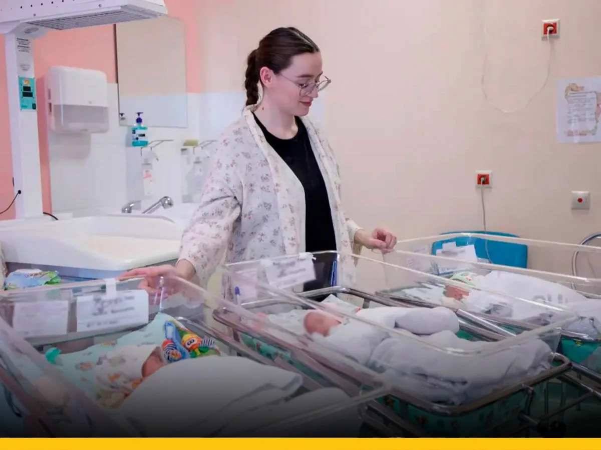 В Сургуте родилась первая в 2026 году тройня. Для 24-летней матери Камилы эти дети стали первенцами
