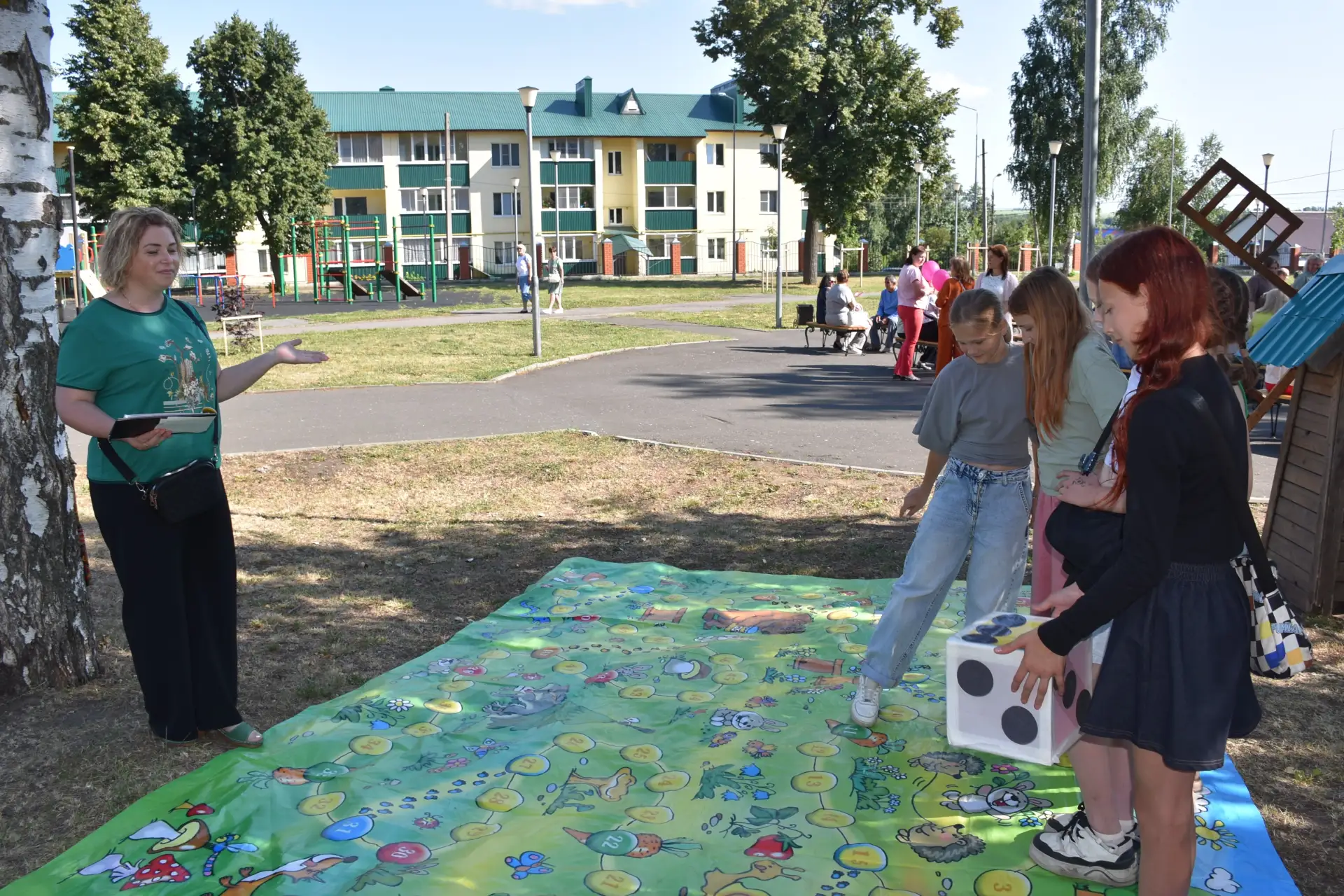 В День семьи, любви и верности наша библиотека превратилась в настоящий центр притяжени...