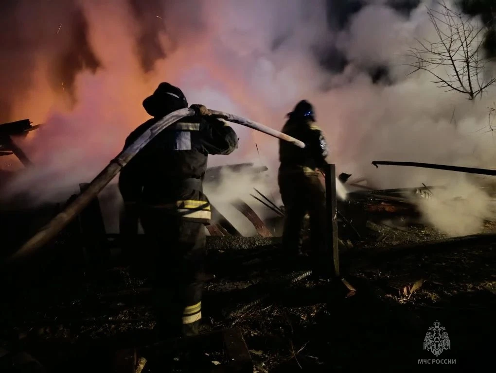 Оперативные итоги среды   🚒 За сутки ликвидированы 10 пожаров.   🔹 Накануне в поселке Новоозерном Ер