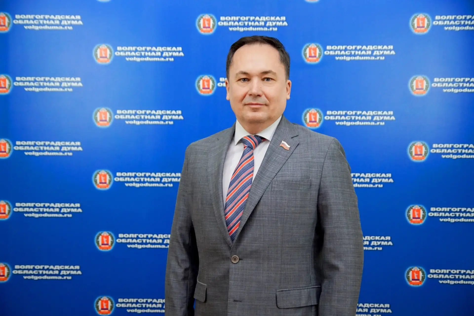 Уважаемые жители Волгоградской области!
 
От всей души поздравляю вас с Днём России!
12 июня - один 