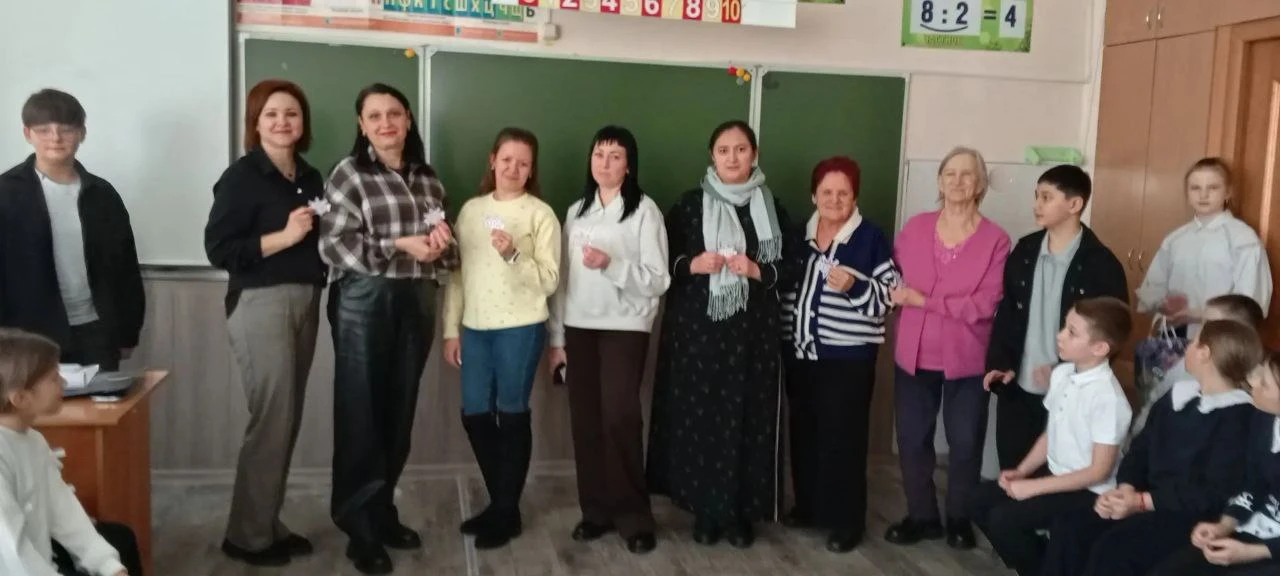 «Моя мама лучше всех»: как в 4В классе прошло собрание со слезами радости  11 марта в 4В классе (отр