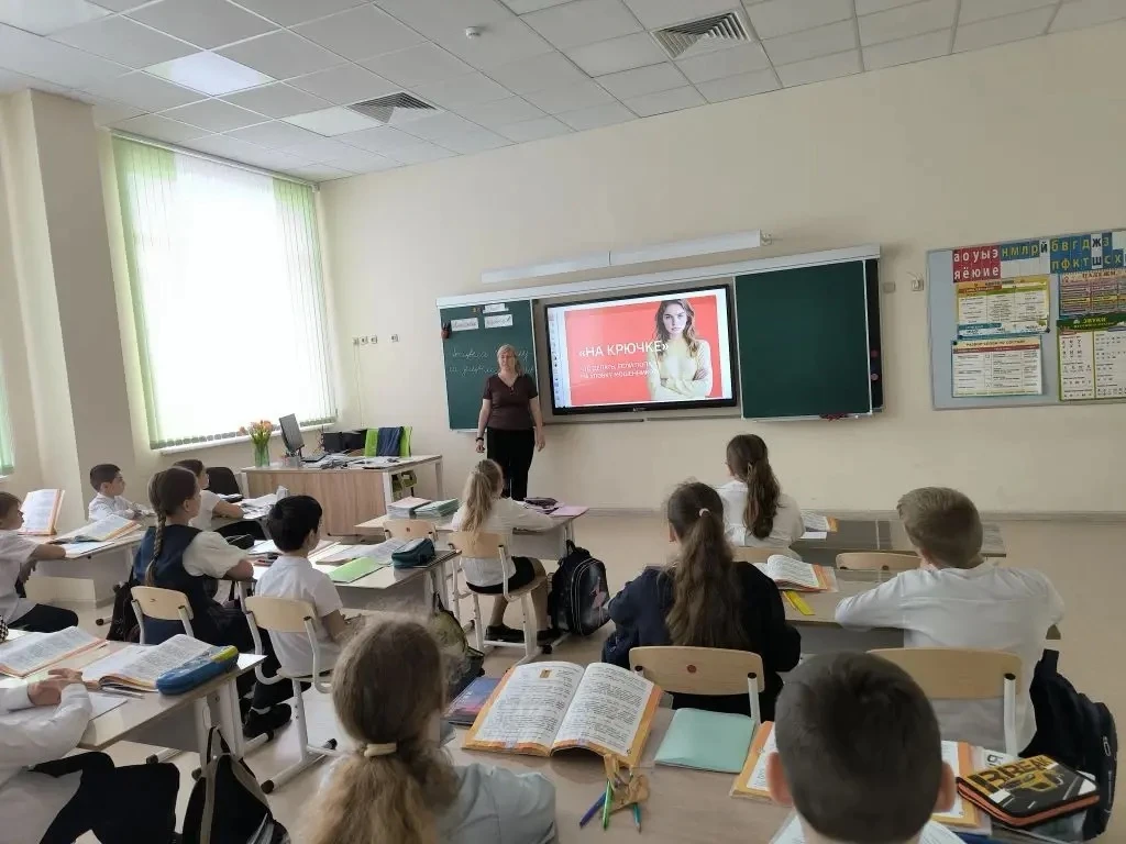 В МБОУ СОШ №17 г. Азова проведена серия профилактических занятий по формированию навыков безопасного