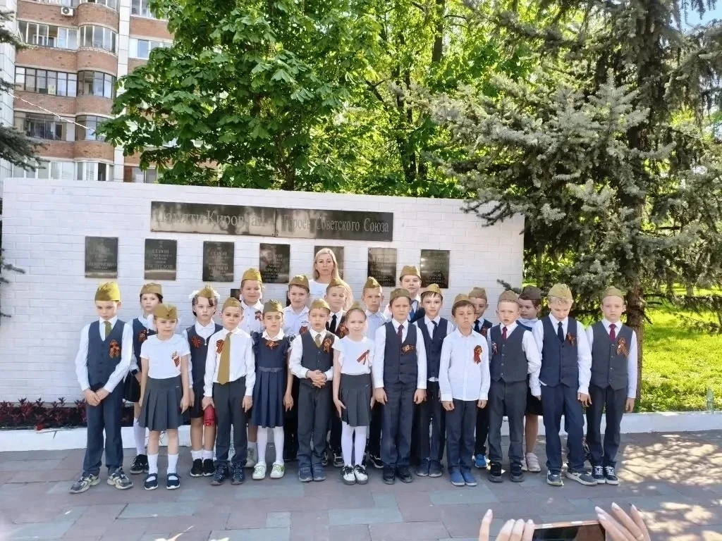🕯️ К Вечному огню: память не гаснет  В преддверии 81-й годовщины Великой Победы, 8 мая, ученики 2В (