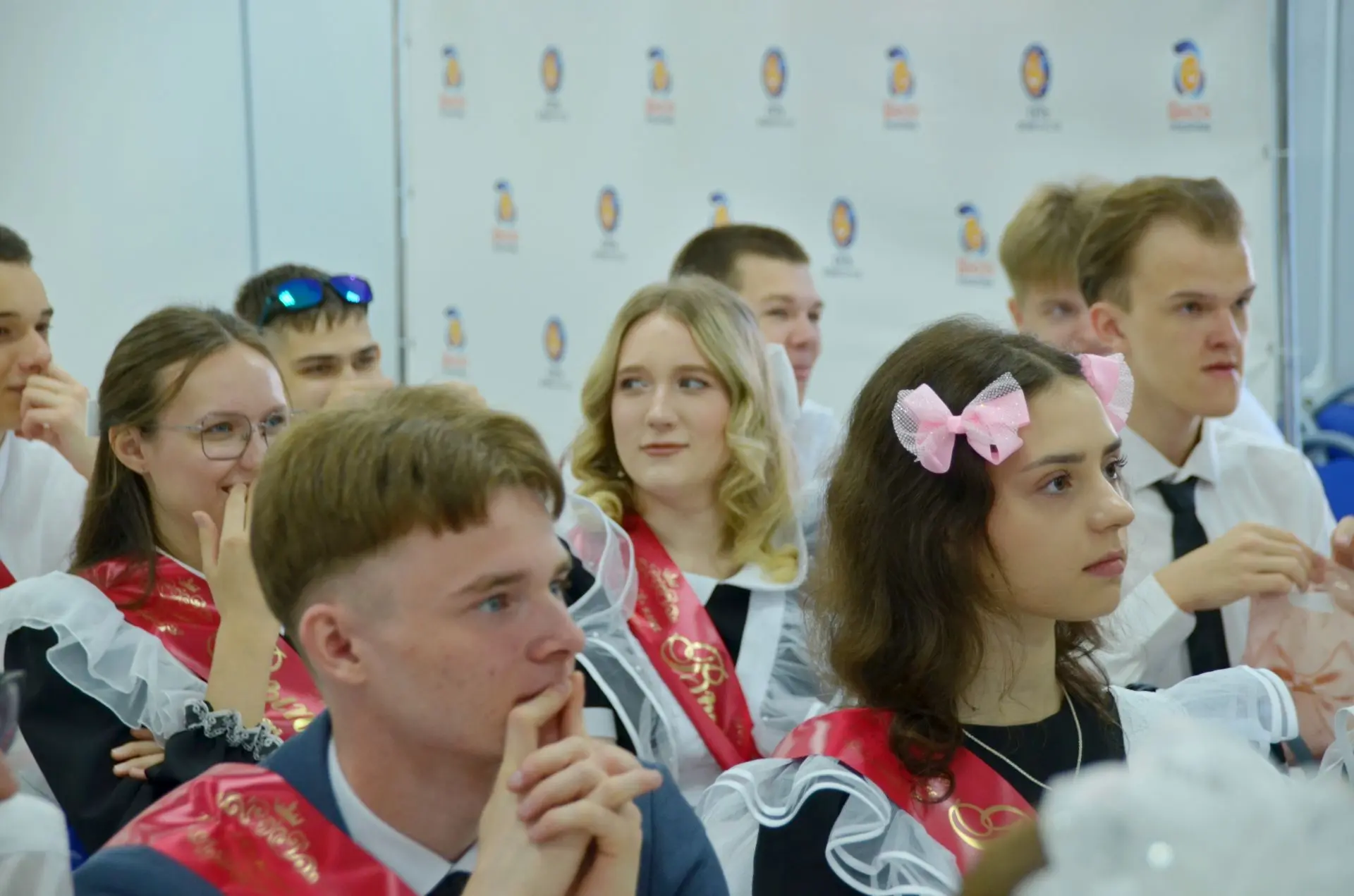ПРЕКРАСНЫЕ ФОТО С ПОСЛЕДНЕГО ЗВОНКА доступны по ссылке   https://cloud.mail.ru/public/9...
