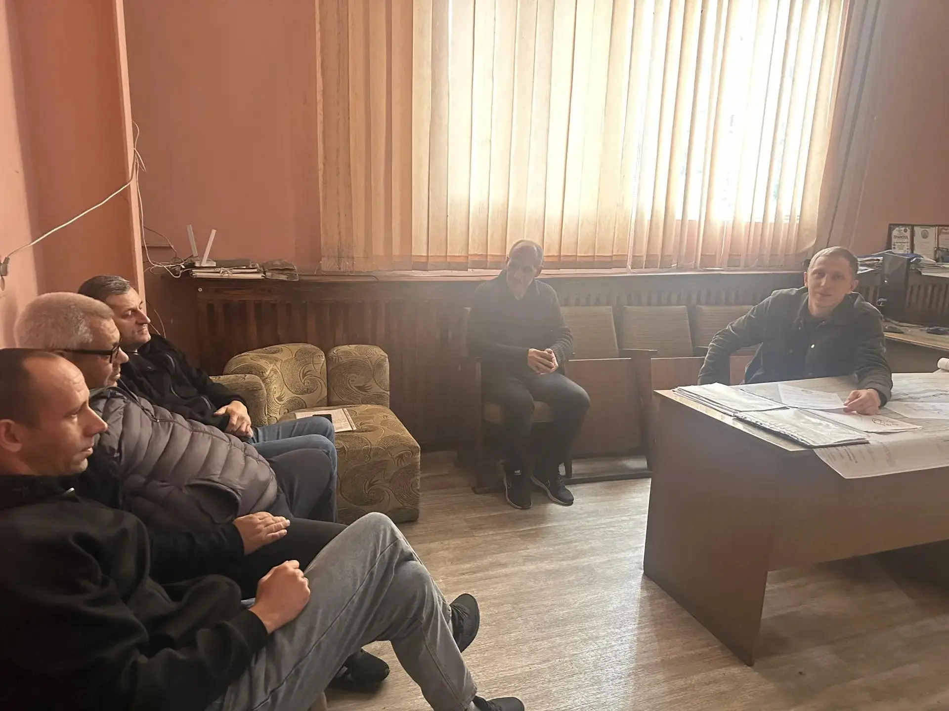 Депутат Шахтерского муниципального совета от фракции "Единая Россия" Дмитрий Гуленко пр...