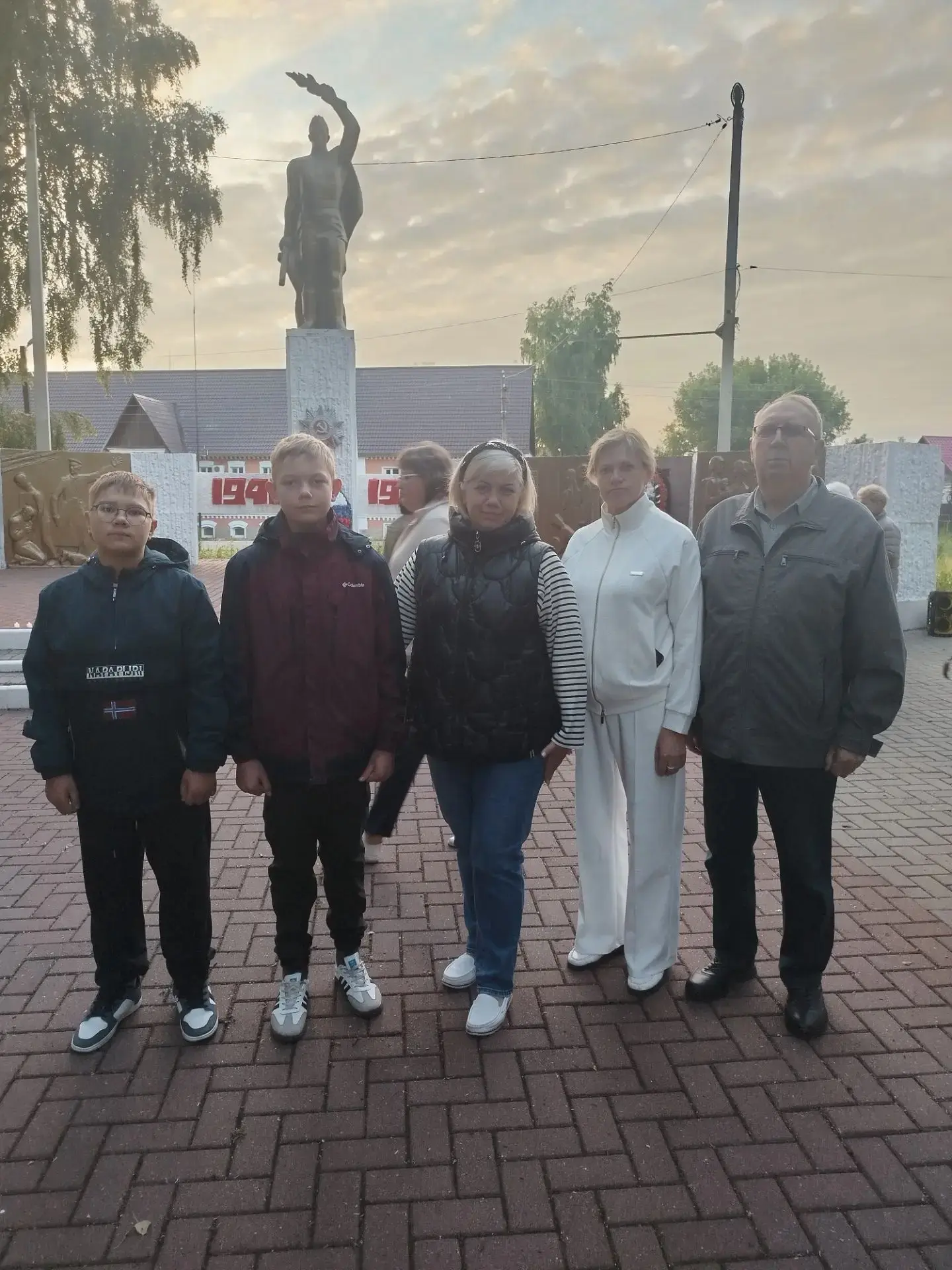 22 июня сотрудники ТОГБУЗ "Инжавинская ЦРБ " вместе со своими  детьми приняли участие в митинге посв