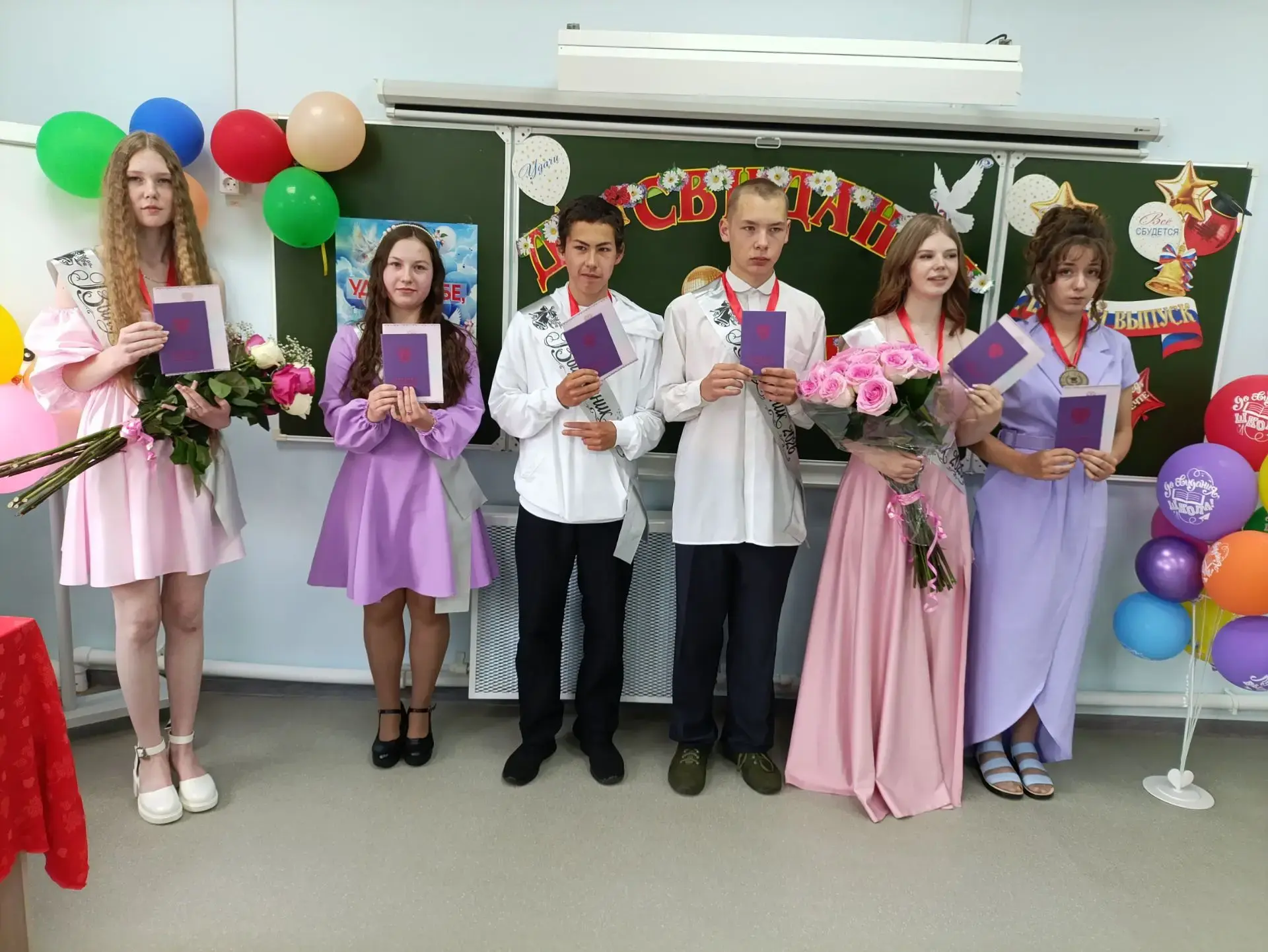 Выпуск – 2026
Сегодня состоялась торжественная церемония вручения аттестатов выпускникам 9 класса.
С