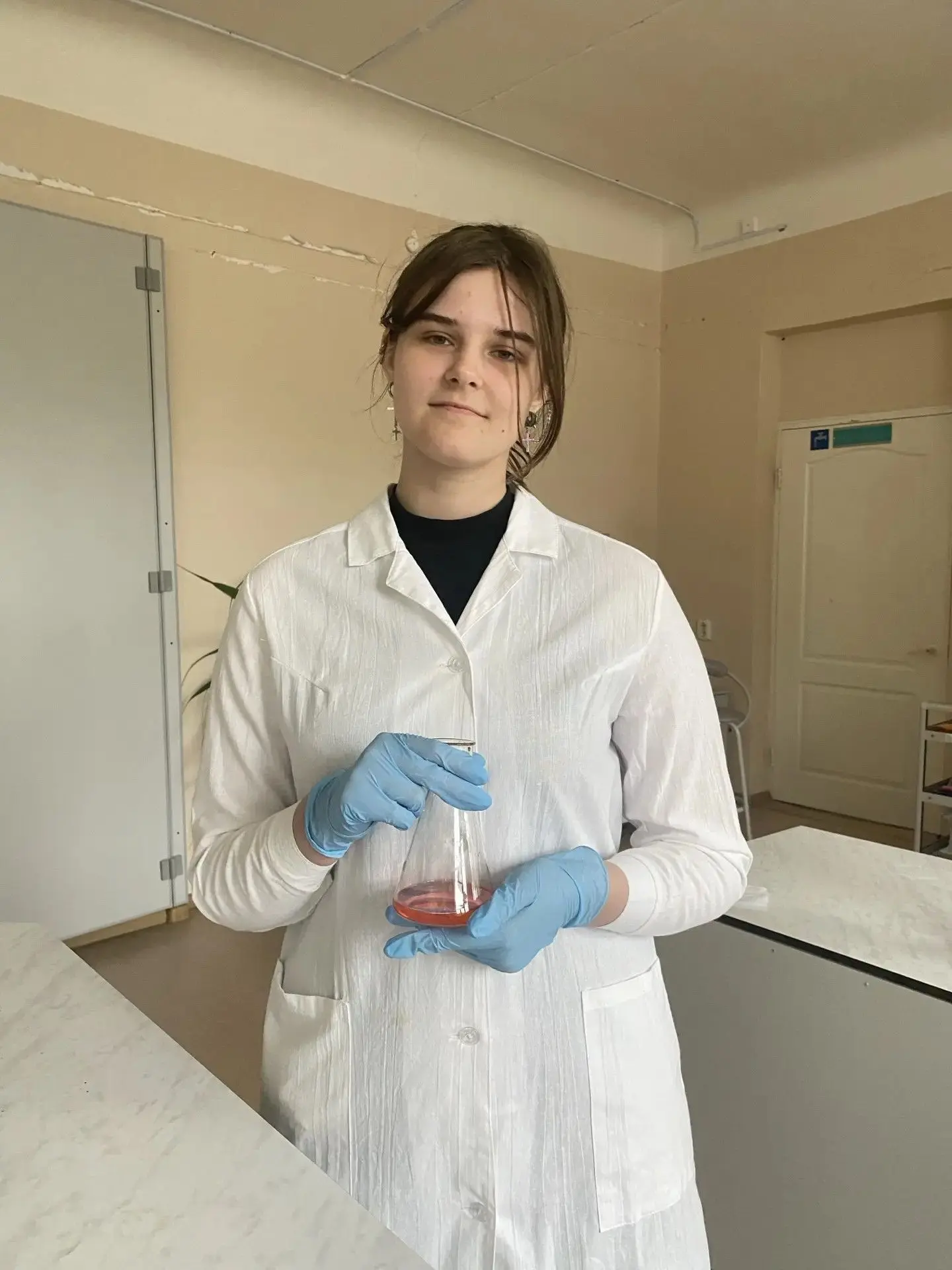 ЗНАЙ НАШИХ !
АЛИСА МЕЛЬНИКОВА (ТНВ-25д) принадлежит к той редкой категории людей, которые действител