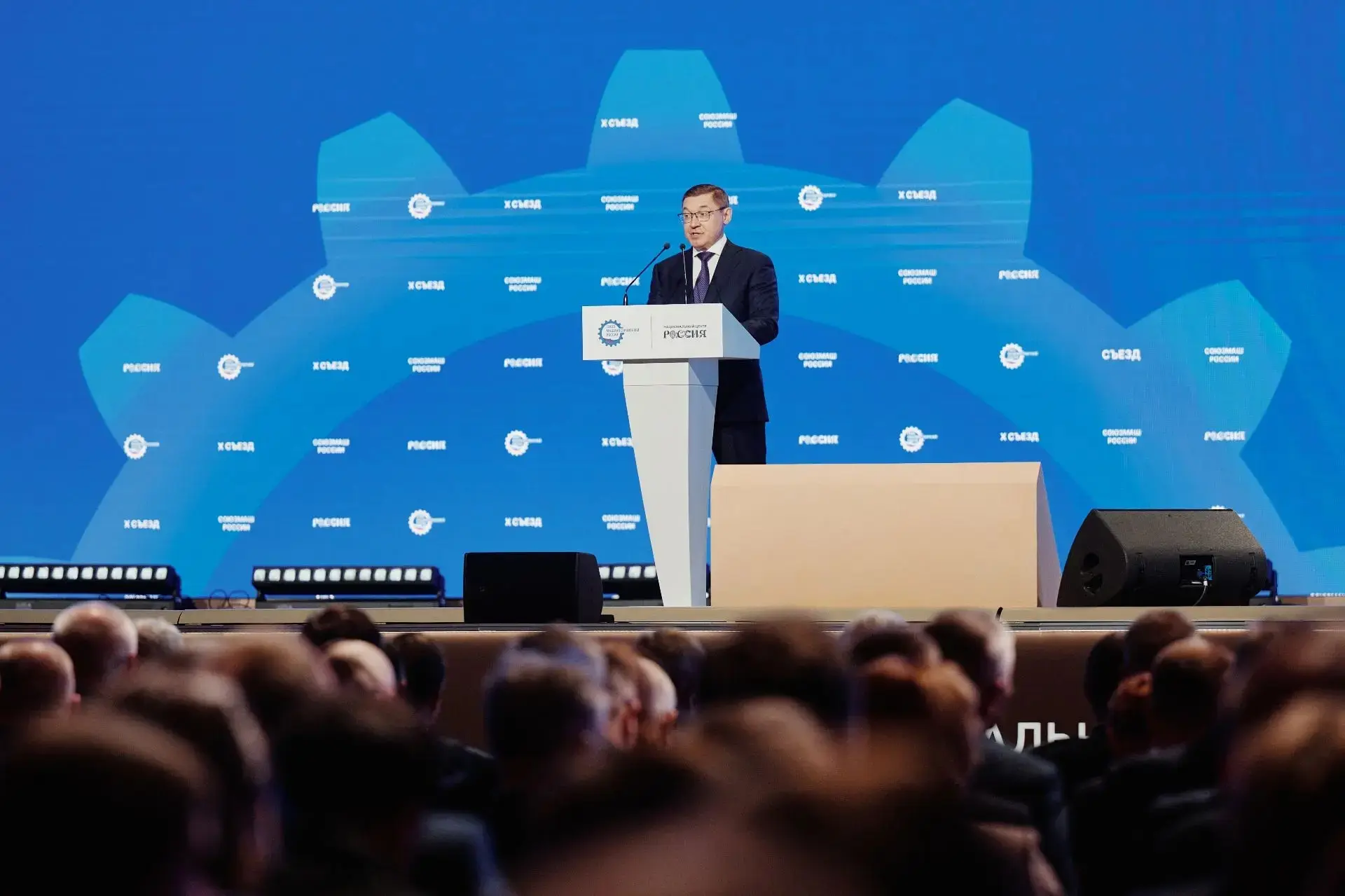 ЕР поддерживает создание современных высокотехнологичных рабочих мест.    «Единая Россия» реализует 