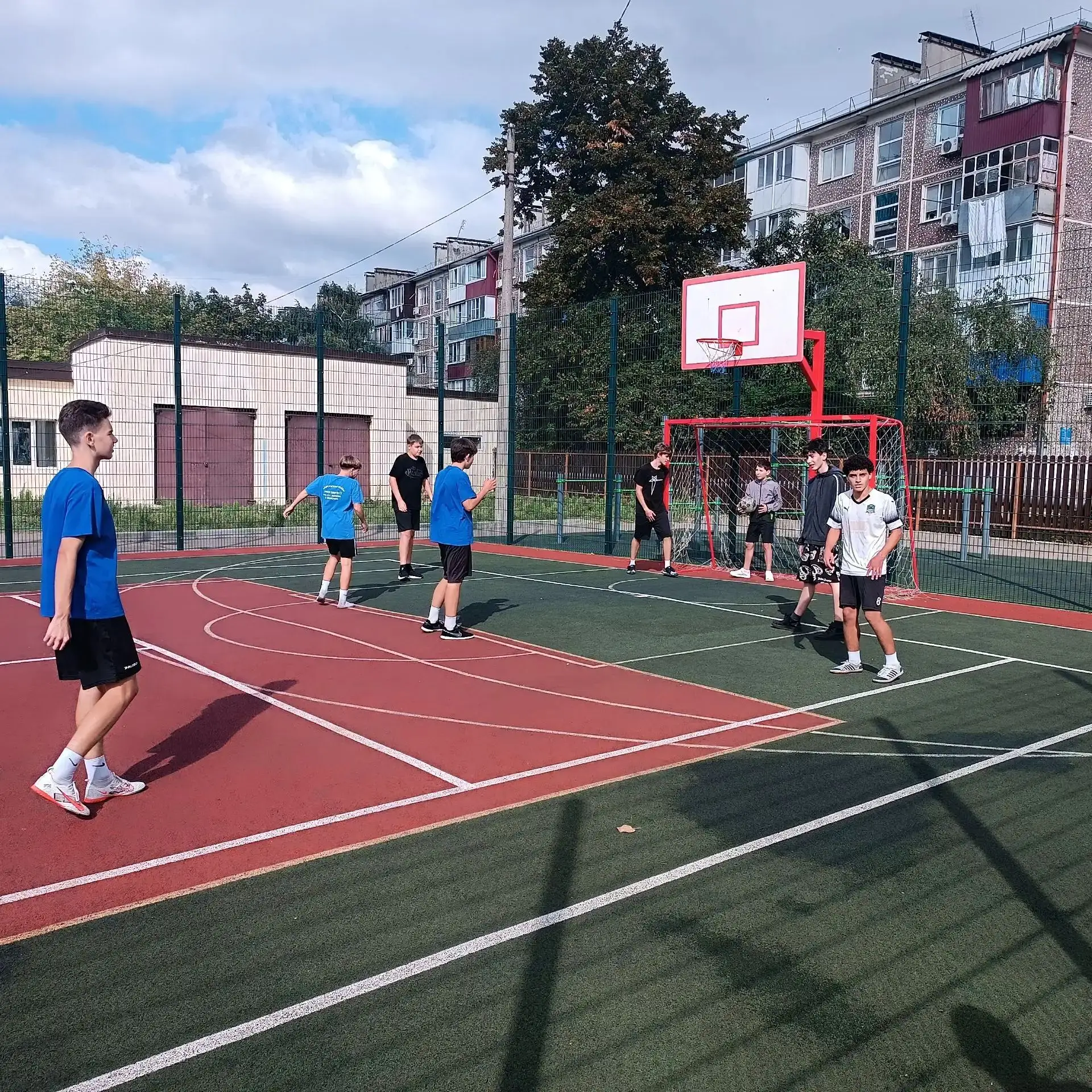 ⚽ Сегодня в МБОУ СОШ №11 им. Ф. Ф. Ушакова кипели страсти — прошли соревнования по мини...
