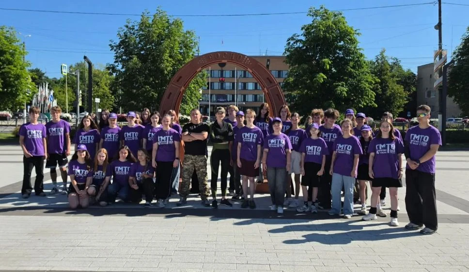 В предрассветной прохладе этой пятницы, когда город ещё только пробуждался, воздух напо...