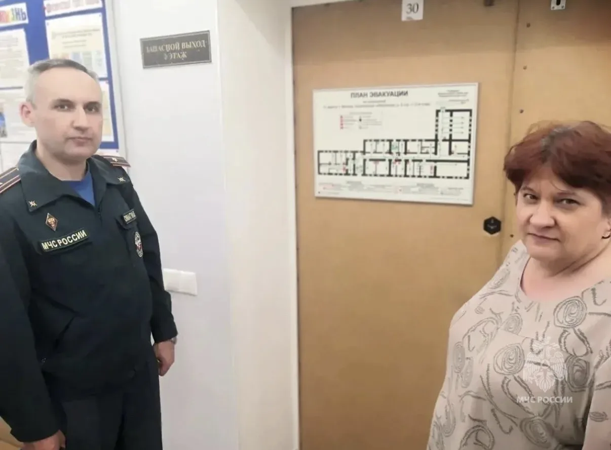 🟠Сотрудники МЧС России проводят профилактические мероприятия в образовательных учреждениях столицы  