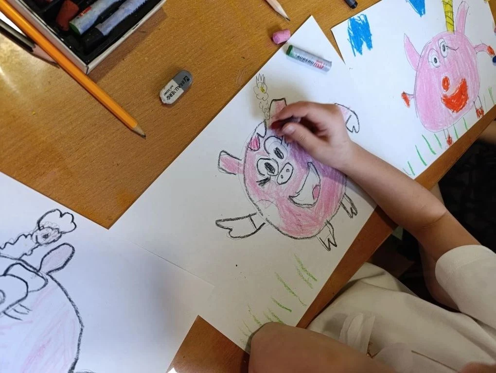 🎨🐷Нюша в гостях у «Кудесников»: рисуем любимых Смешариков