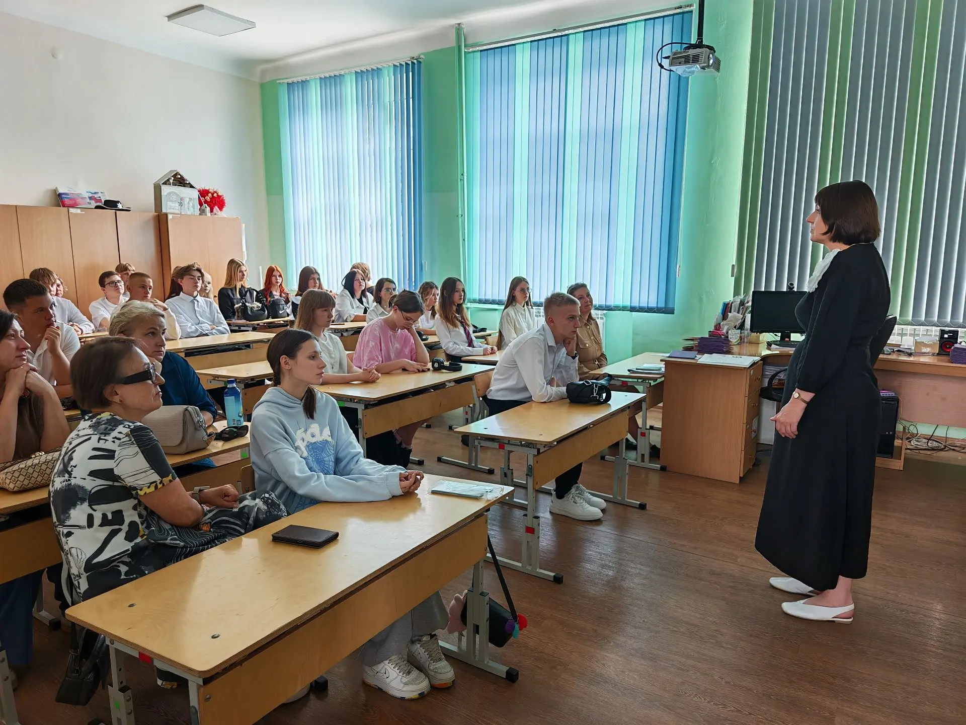 Делимся этой важной новостью!Аттестаты мы выдали ещё неделю назад, но хочется сейчас, пусть и с небо