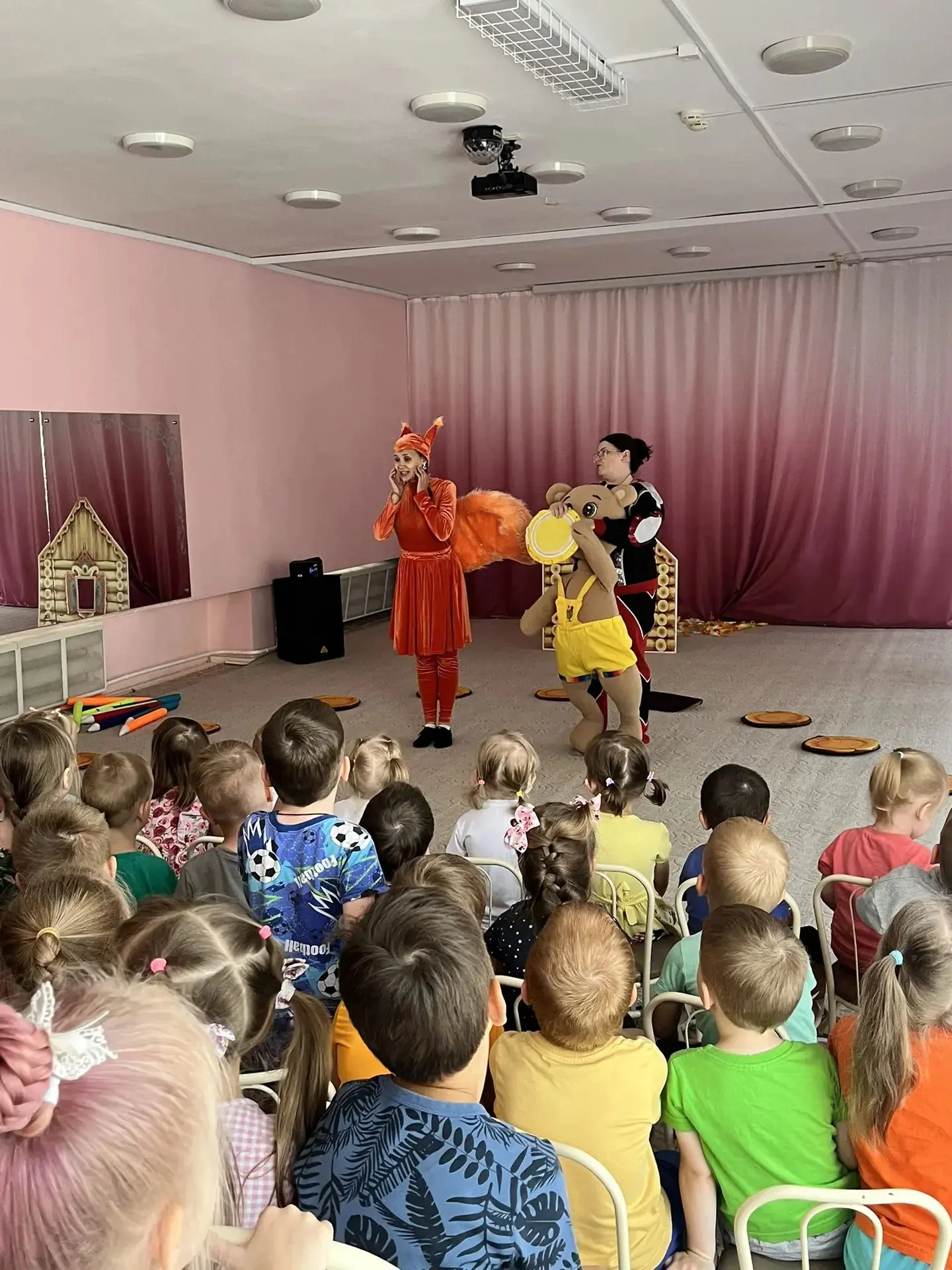 🎭 В нашем детском саду ожила сказка!

📌Сегодня наши ребята на время превратились в настоящих зрите