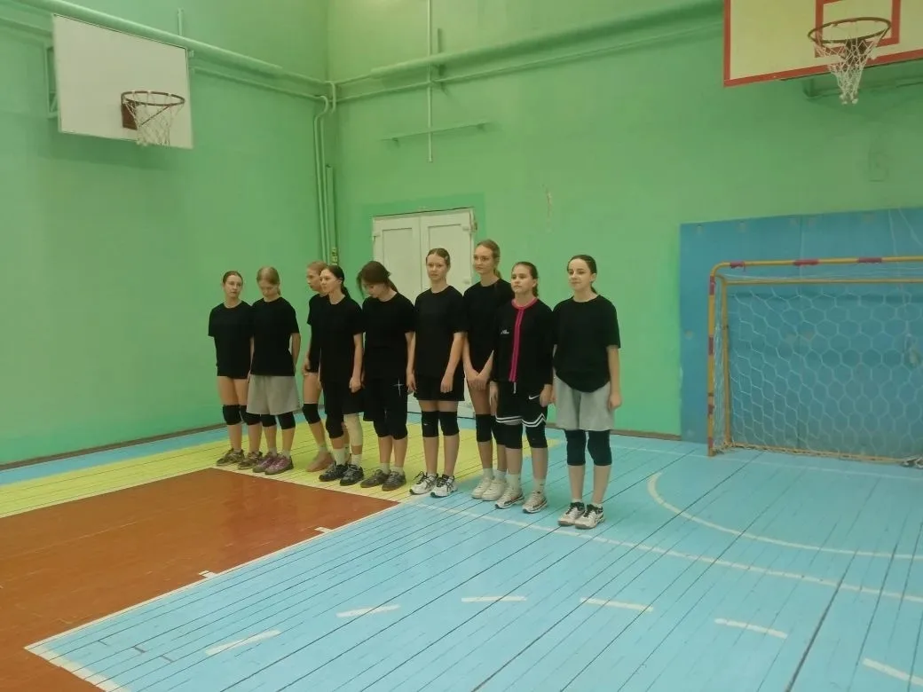 7-8 апреля в спортивных залах Есинской, 5 и 9 школ проходило Первенство города по волейболу среди юн