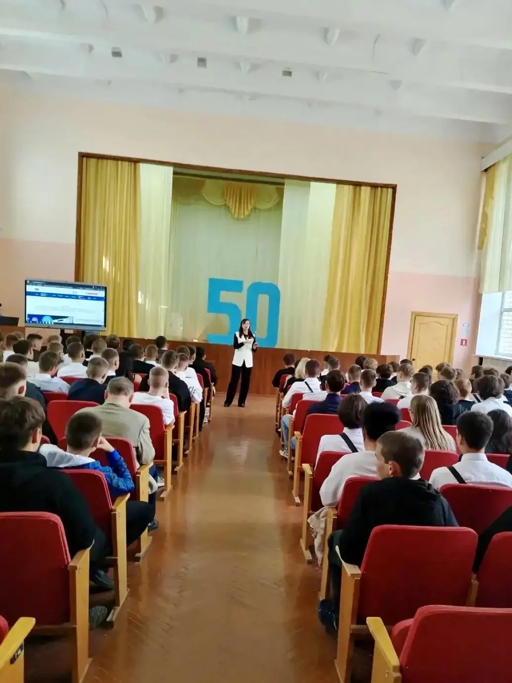🎉 День знаний в Чебоксарском техникуме «ТрансСтройТех» : от торжественной линейки к ур...