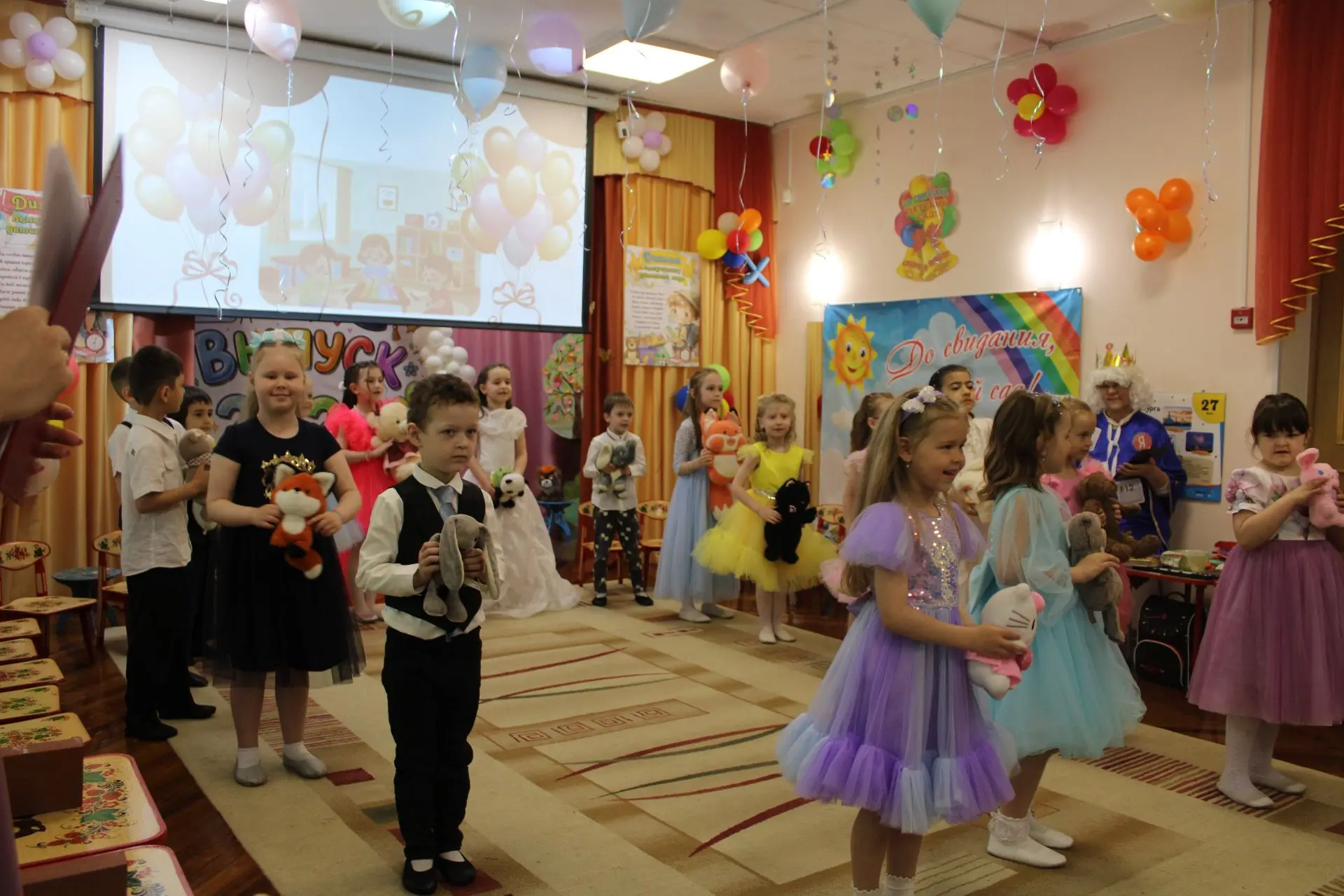 Вот и закончились выпускные вечера🎉🌺 Мы от души поздравляем наших выпускников и их ро...