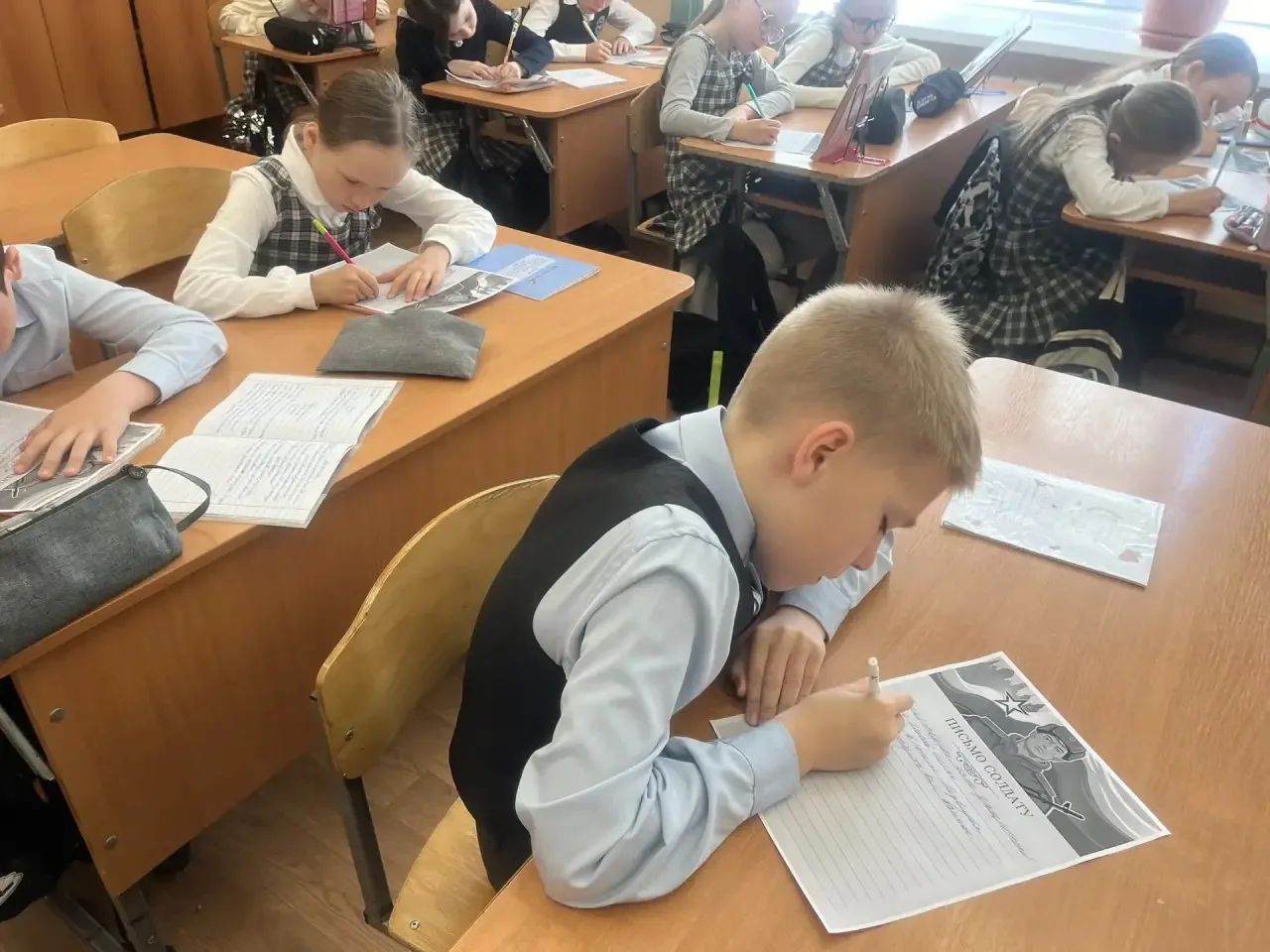 «Письма солдатам»  В преддверии Дня Победы учащиеся Медведевской гимназии приняли участие в акции "П