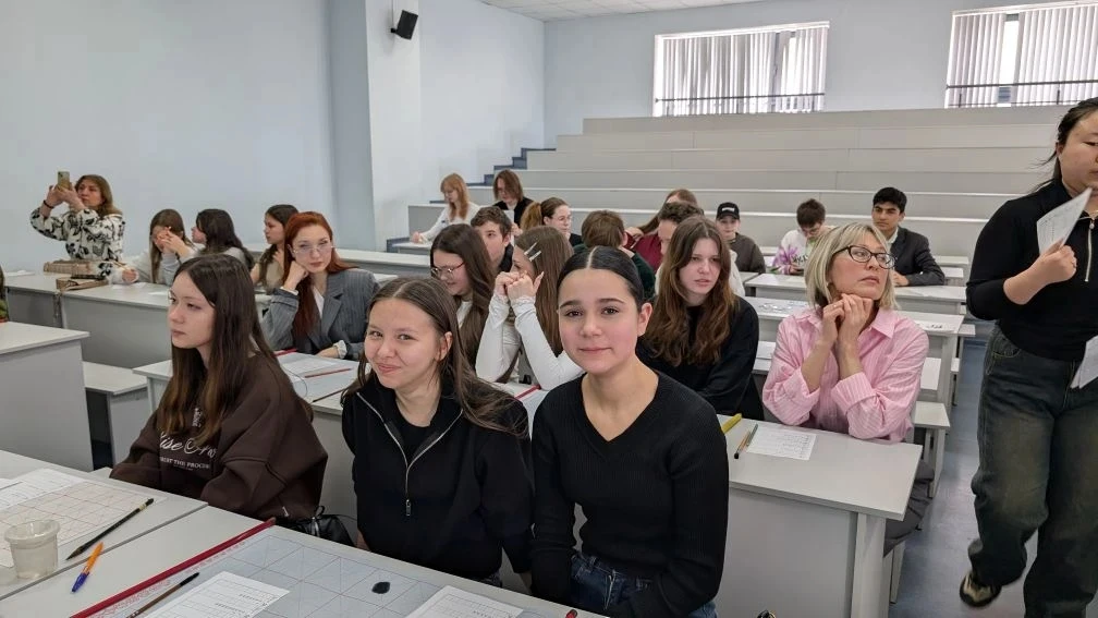 🌍 Знакомство с миром без границ!  Сегодня наши ученики вместе с педагогами Надеждой Сергеевной Верхо