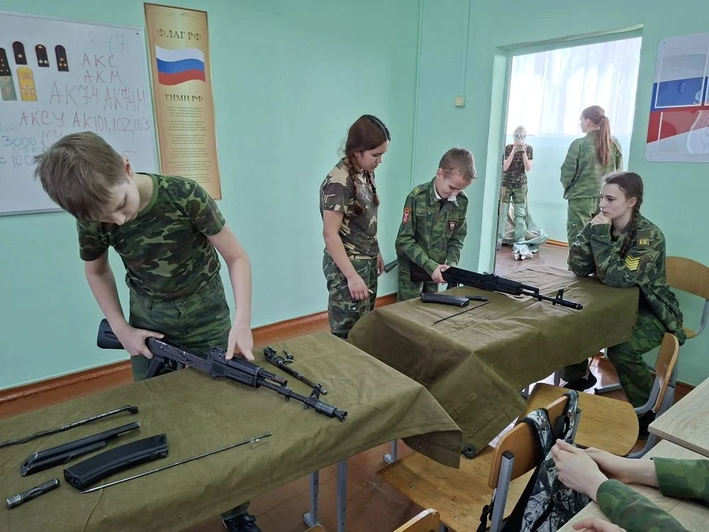 📚 «Здоровое поколение — надежная защита Родины»: в Синьковской СОШ №1 прошла подготовка к военно-спо