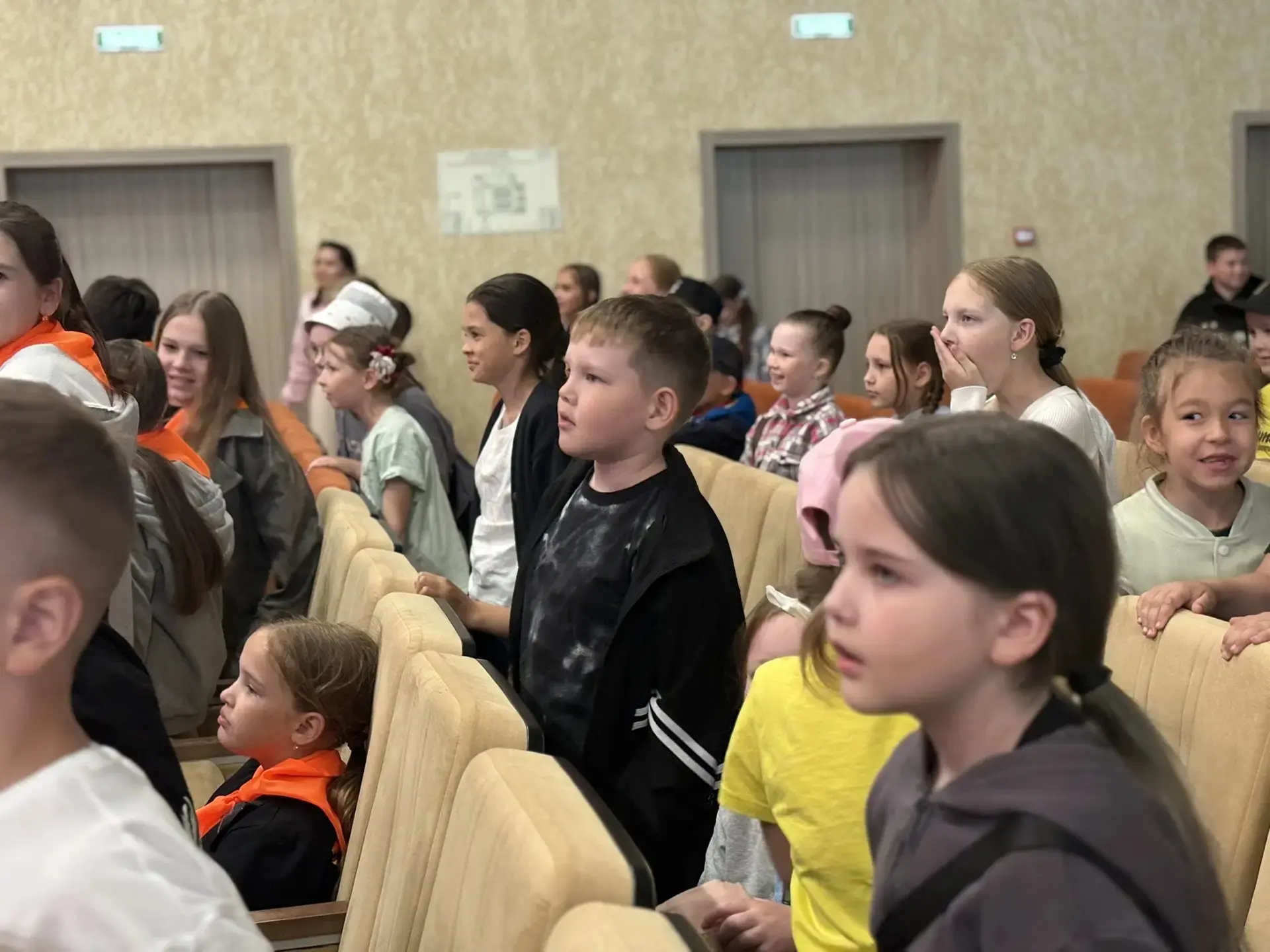 Сегодня 1 июня в наше школе состоялось открытие пришкольного лагеря "Планета детства". ...
