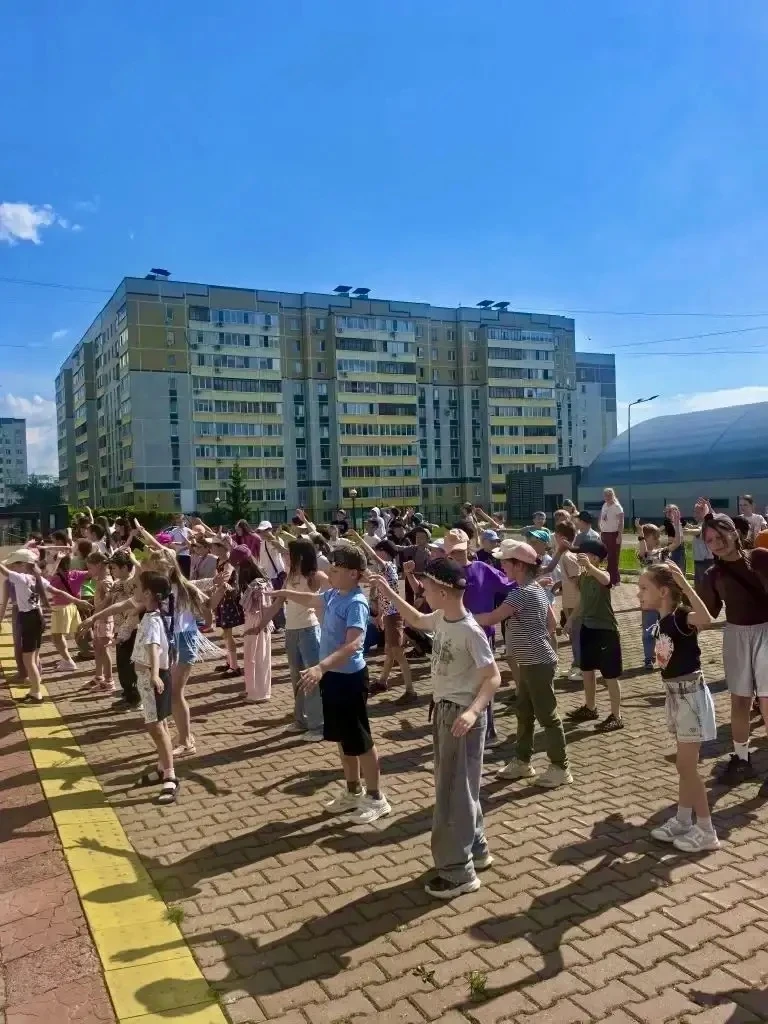 Ещё один яркий день в лагере «Планета единства»!

💪 Утро началось с бодрой зарядки — зарядились эне
